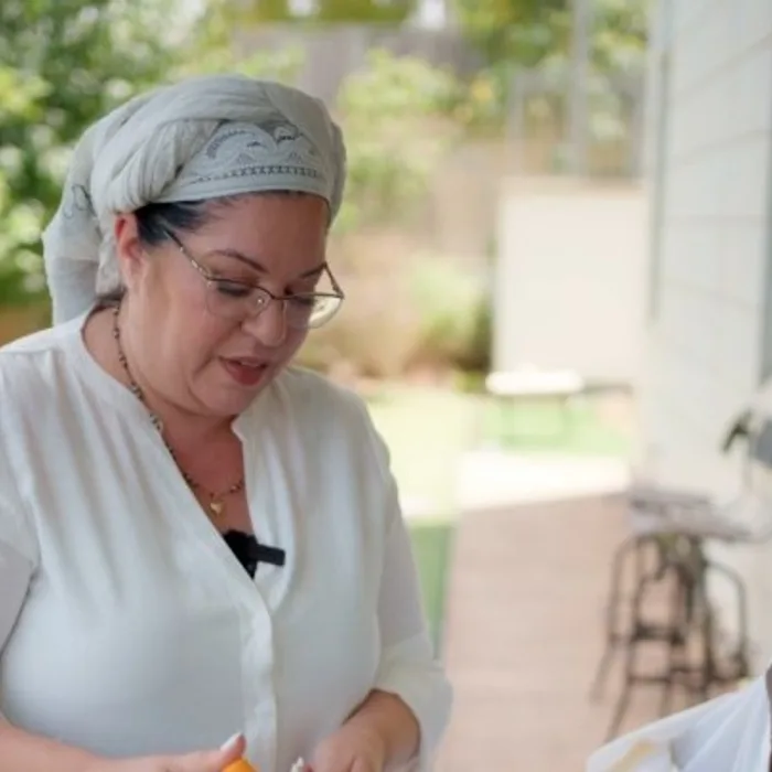 מירב אסיא שעיה בהסרת עין הרע בעופרת